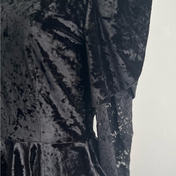 NWT Caroline Costas Top with Open back, Size S - Picture 3 of 8